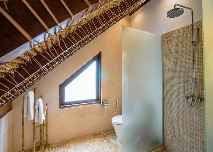 Cira - 5br Spacious Private With Pool In *