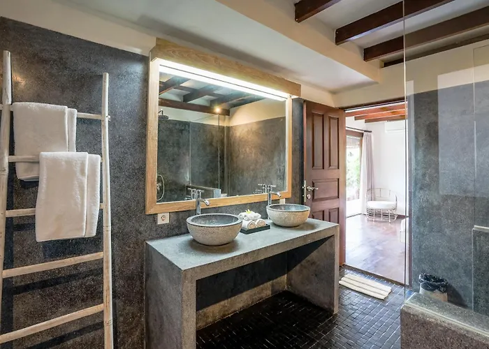 Cira - 5br Spacious Private With Pool In *